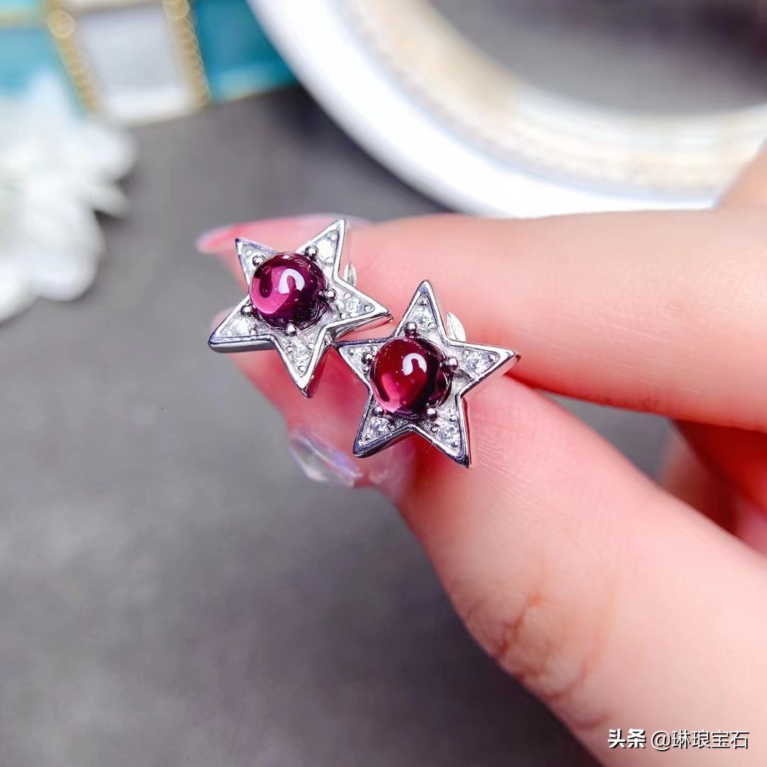 s925银镶嵌天然翡翠耳钉,s925通体银石榴石鹿角耳钉