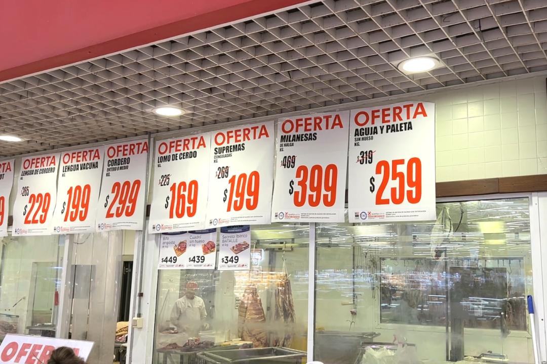 花了6000元在海上吃西餐,花了8000块钱到河里面吃一顿饭