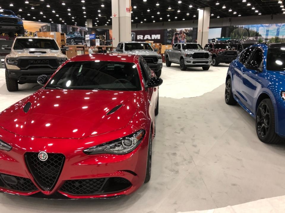 著名的底特律车展的奇特景象-充气橡胶鸭