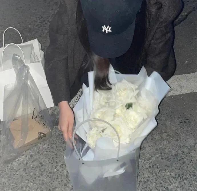 白羊男吃醋后的表现,白羊男故意让女友吃醋的表现