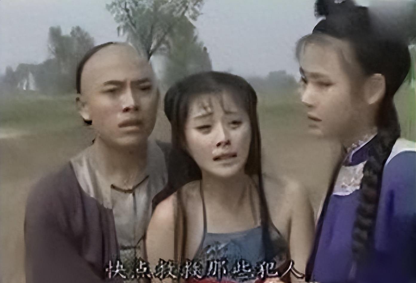 牛角胸罩，诱惑式舔刀尖，这些颠覆三观的镜头，看完让人一言难尽