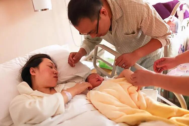 剖腹产下奶后几天能消肿,剖腹产下奶慢