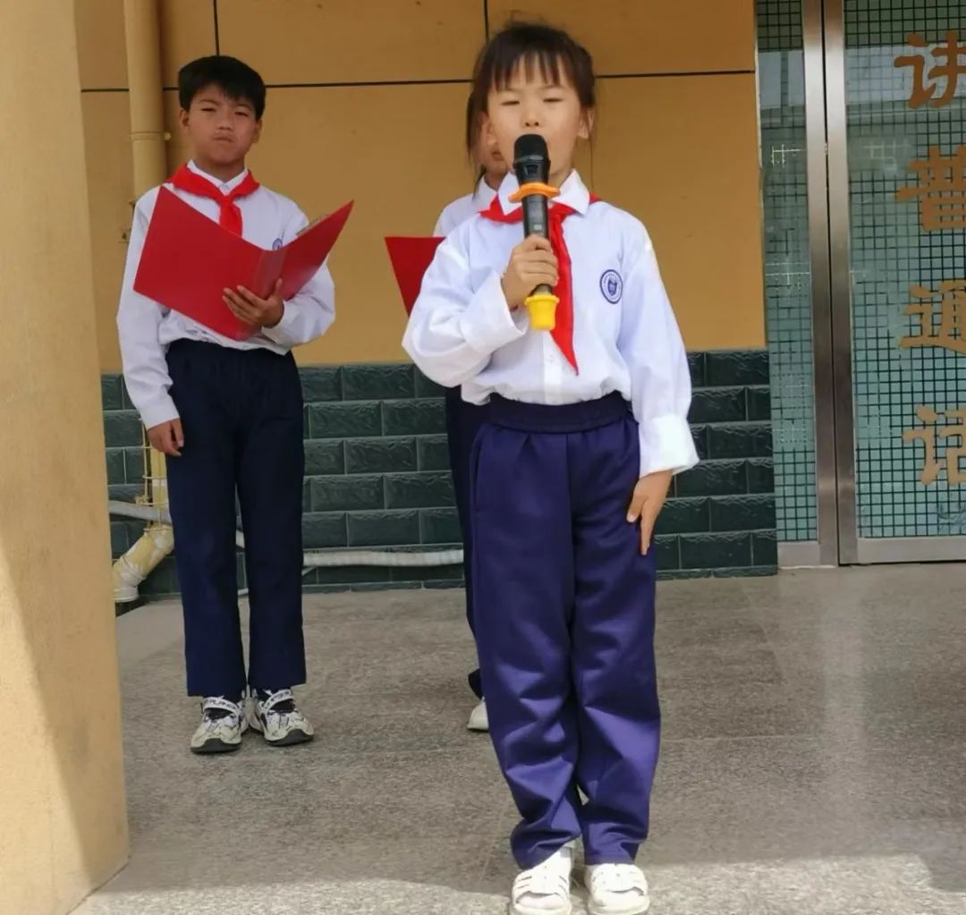 学习二十大争做好队员——盐湖区舜帝复旦示范小学少先队员分批入队仪式