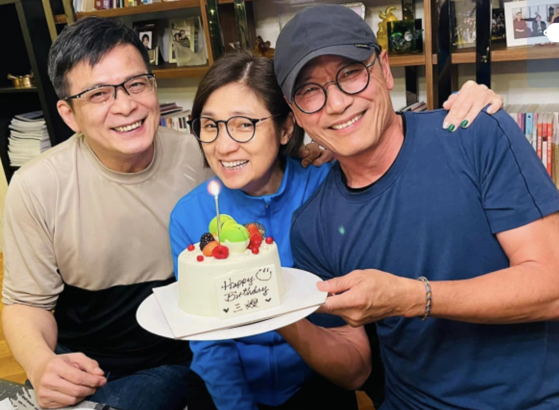 王祖贤素颜现身台北,王祖贤新年笑开怀