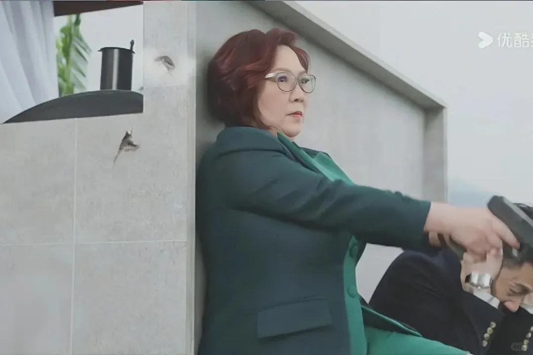 58岁亿万富婆带资入组，无人敢骂：风水大师都当上女主了...