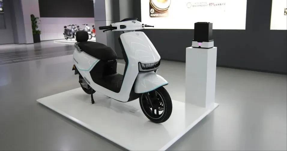 电动车爱玛雅迪新日怎么选,雅迪爱玛新日台铃哪个电动车好