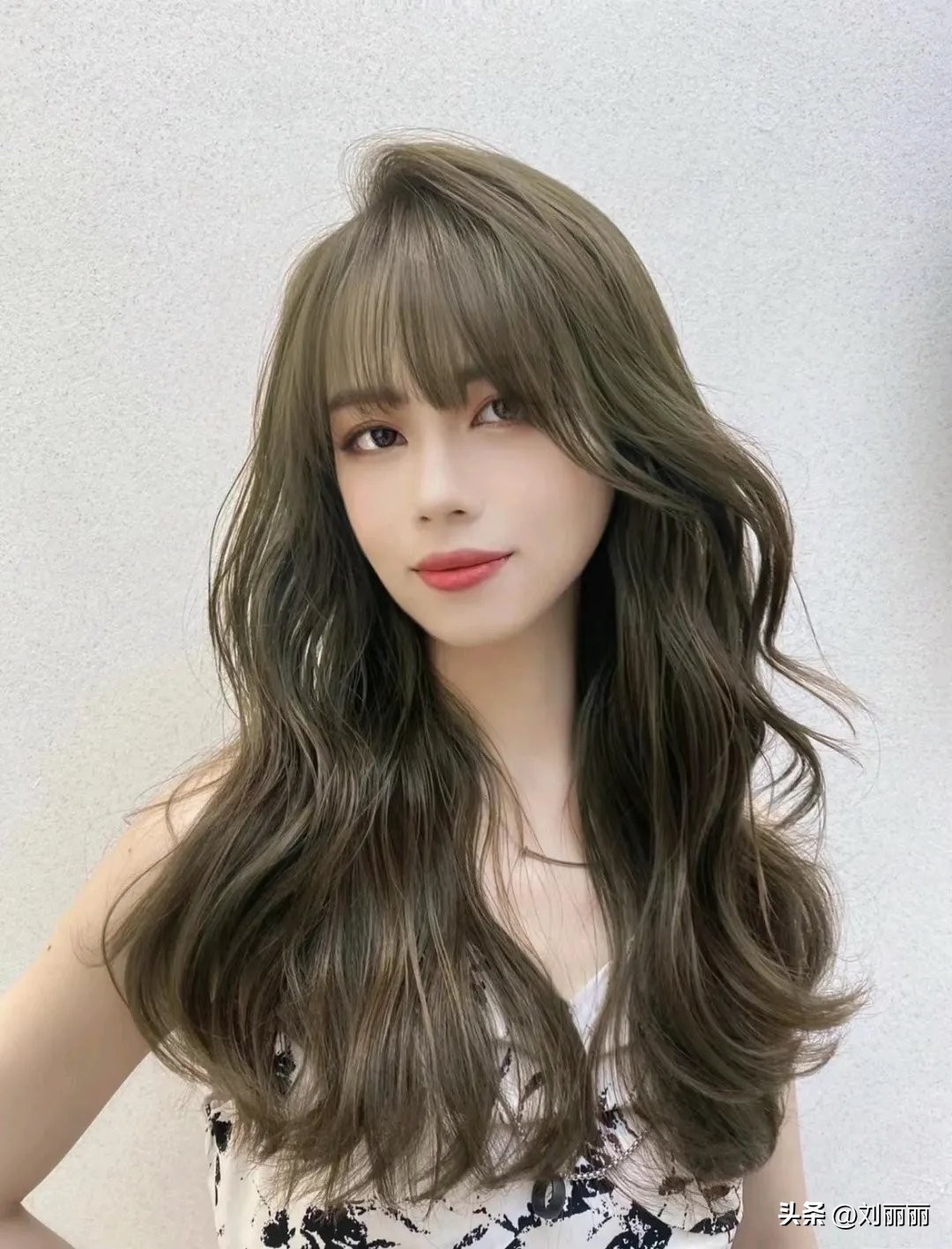 狼尾鲻鱼头锁骨发纹理烫女生,适合鹅蛋脸型的纹理烫短发