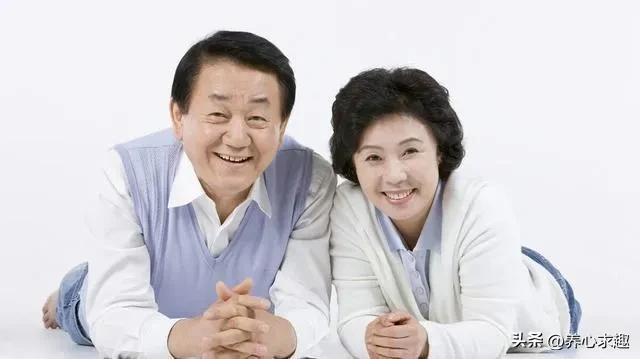 75岁父母要离婚该怎么劝,70岁父母经常吵架怎么处理