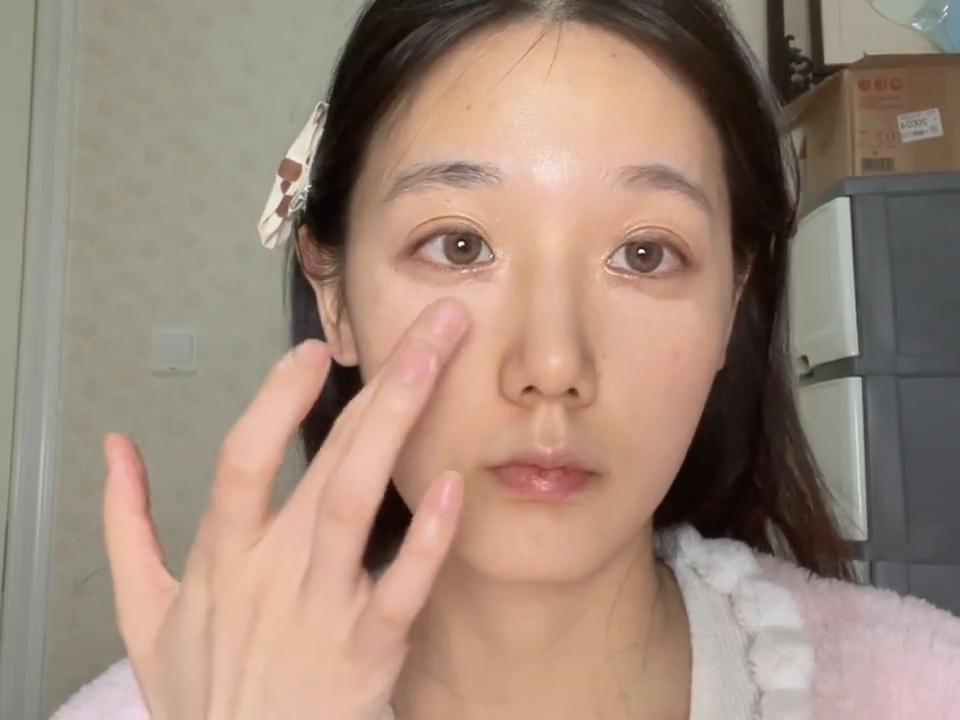 一只眼睛近视50度到75度之间咋办,一只眼睛正常一只眼睛近视275度