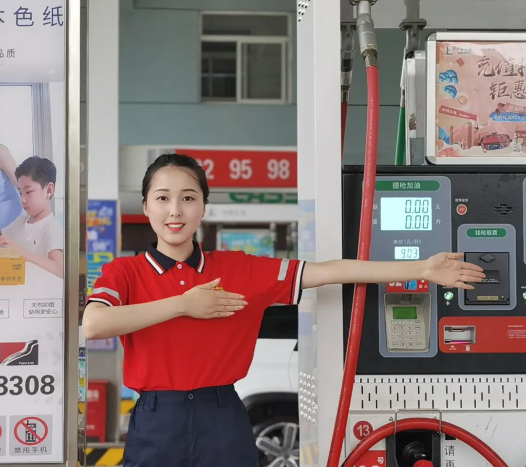 奔驰车油箱剩多少油再加油合适,奔驰glb200油箱剩多少加油合适