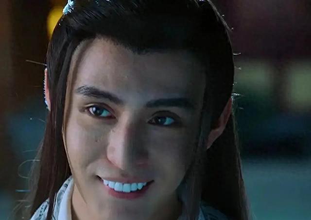 明星烤瓷牙发黑,明星烤瓷牙牙齿磨小后照片