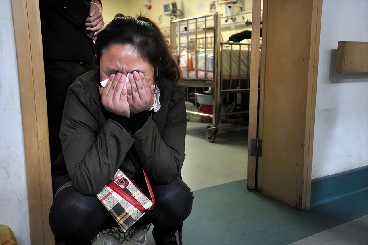 22年女子*款贷**5万，想整成舒淇，结果变小猪佩奇，医院退款赔1万