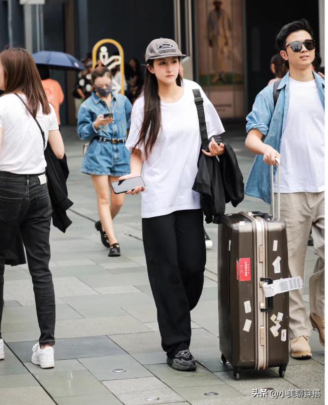 成都街拍，辣妹子的穿搭太圈粉，各种风格时髦好看