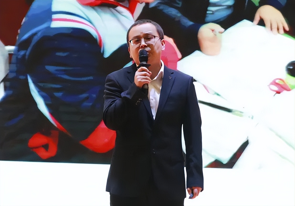 对标楷模塑师风争做四有好教师——宜川中学教育集团开展“亲其师、信其道”师德演讲活动