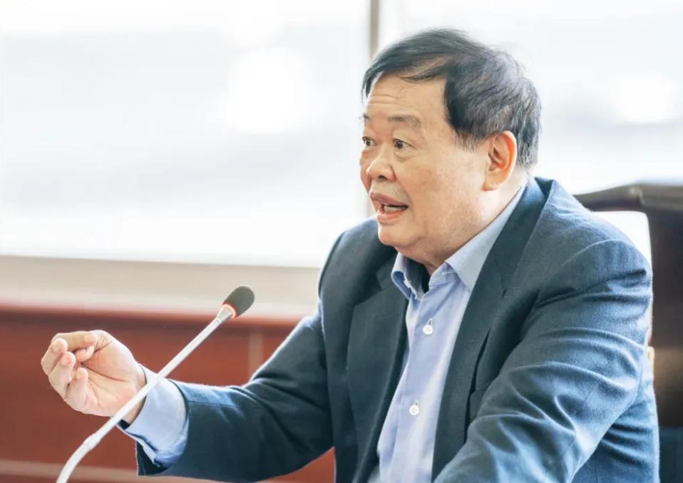 曹德旺捐那么多钱钱是哪里来的,曹德旺没有上学