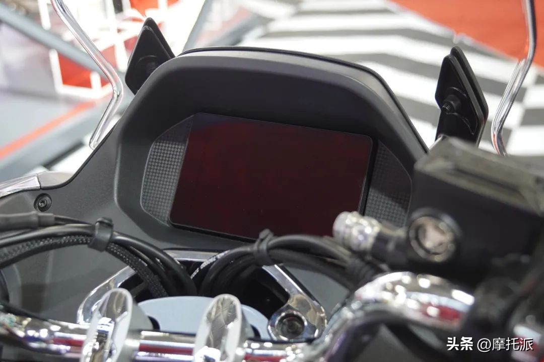 配置近顶、售价自信：QJ发布鸿150，要在特别大的市场里面挖呀挖