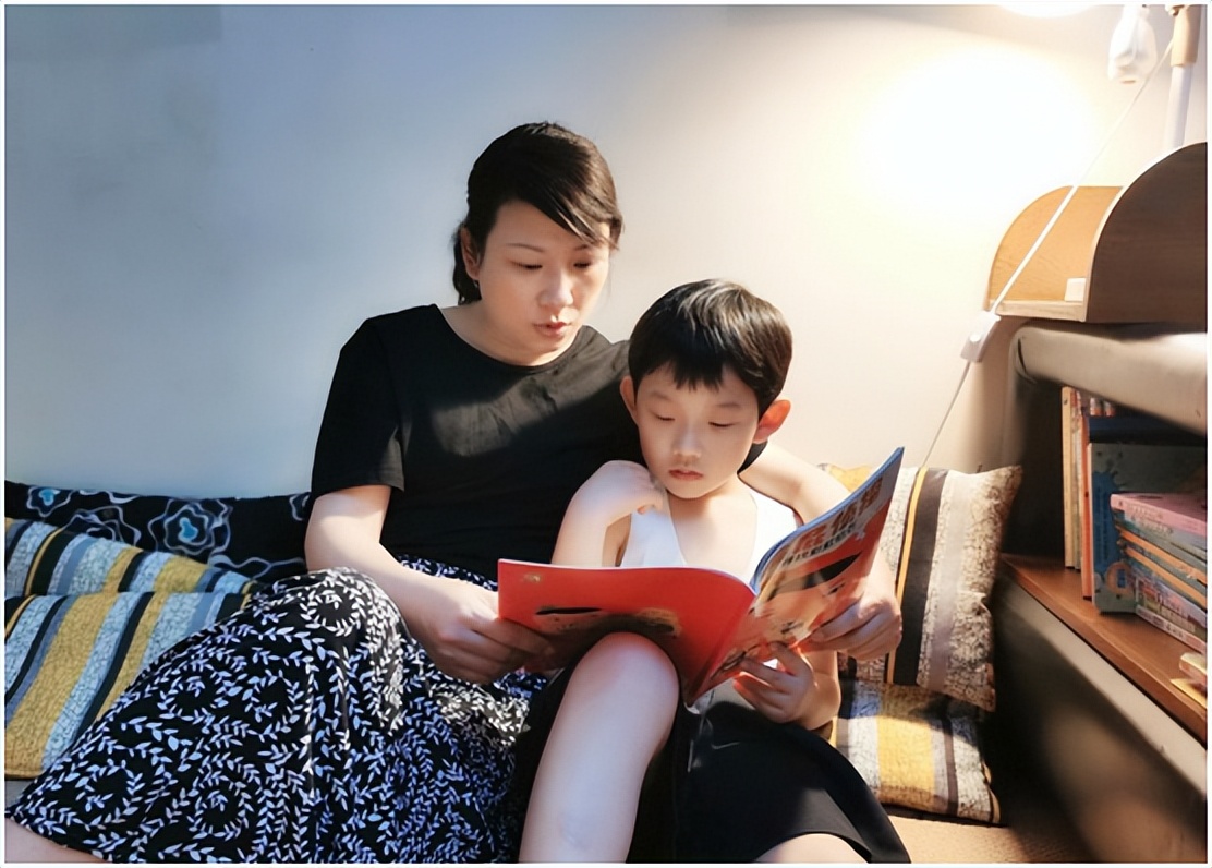 大手牵小手交通安全家长感想,大手牵小手民警情系留守儿童