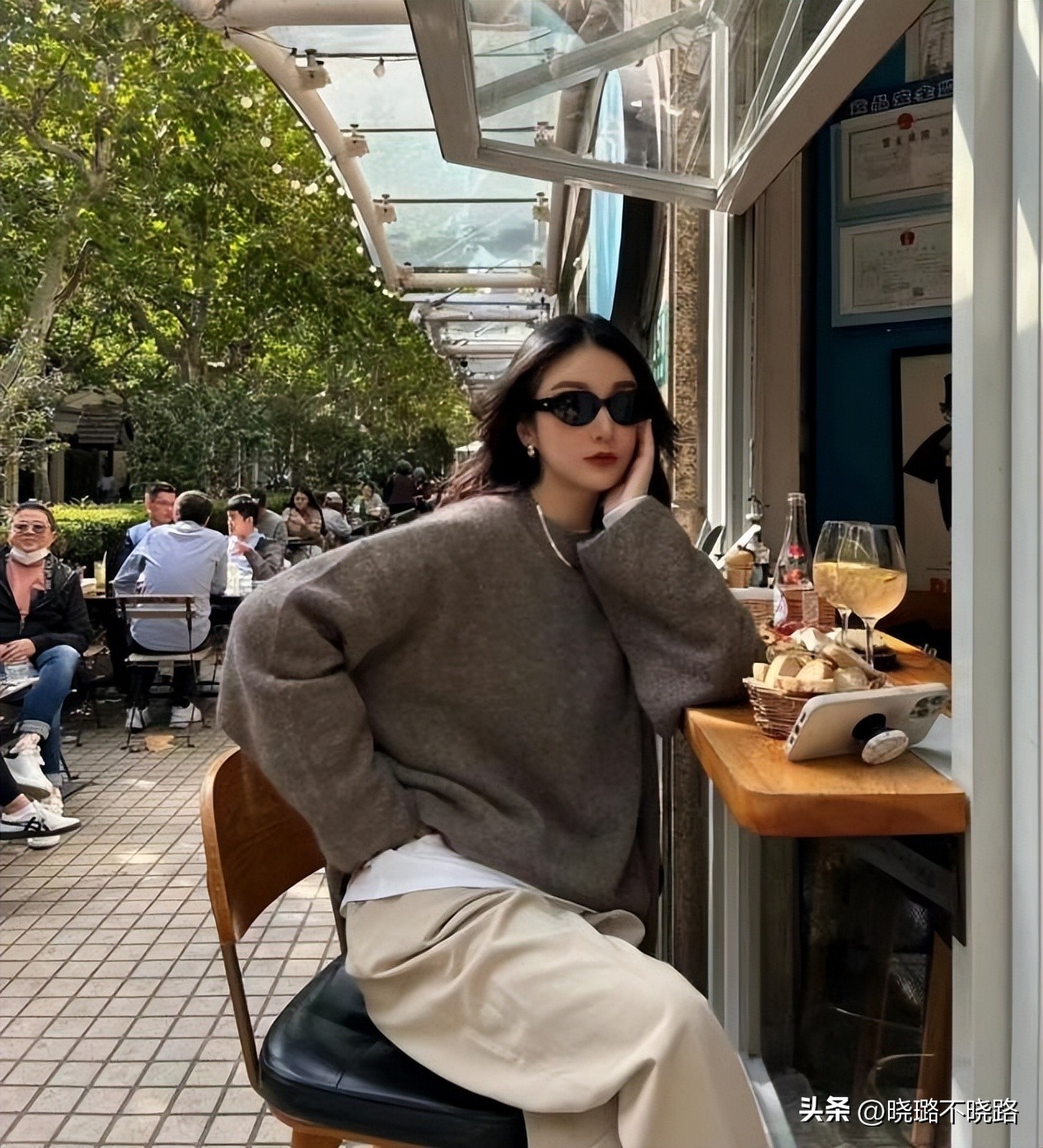 今年最洋气的阔腿杏色裤春秋新款,女款杏白加绒裤