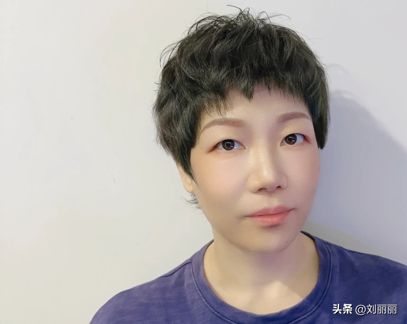 狼尾鲻鱼头锁骨发纹理烫女生,适合鹅蛋脸型的纹理烫短发