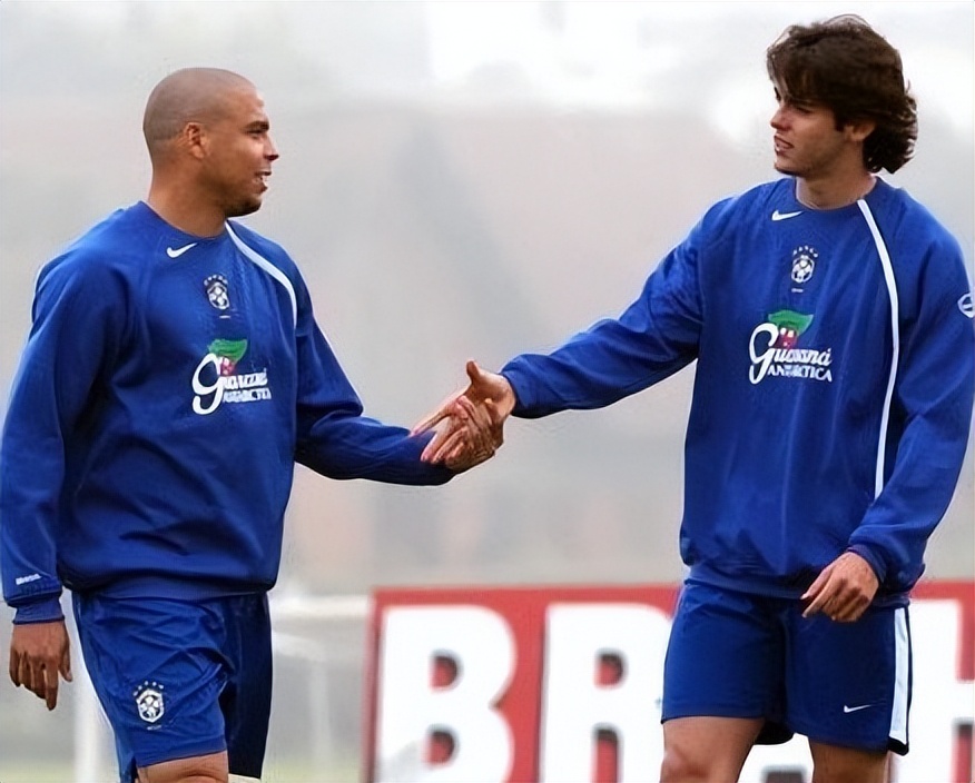 卡卡罗纳尔多世界杯,罗纳尔多世界杯捧杯