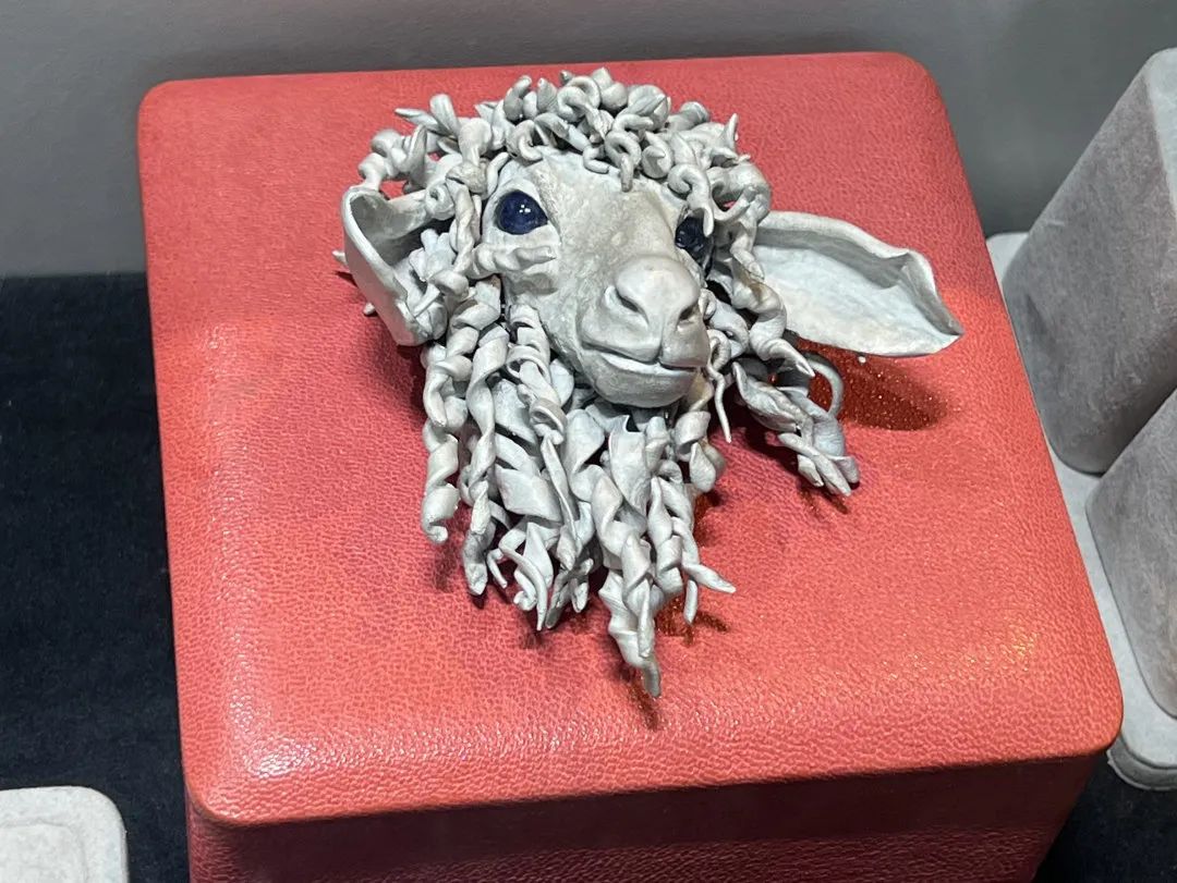 时隔3年又来日内瓦珠宝展大寻宝，竟然还见到了JAR真身！