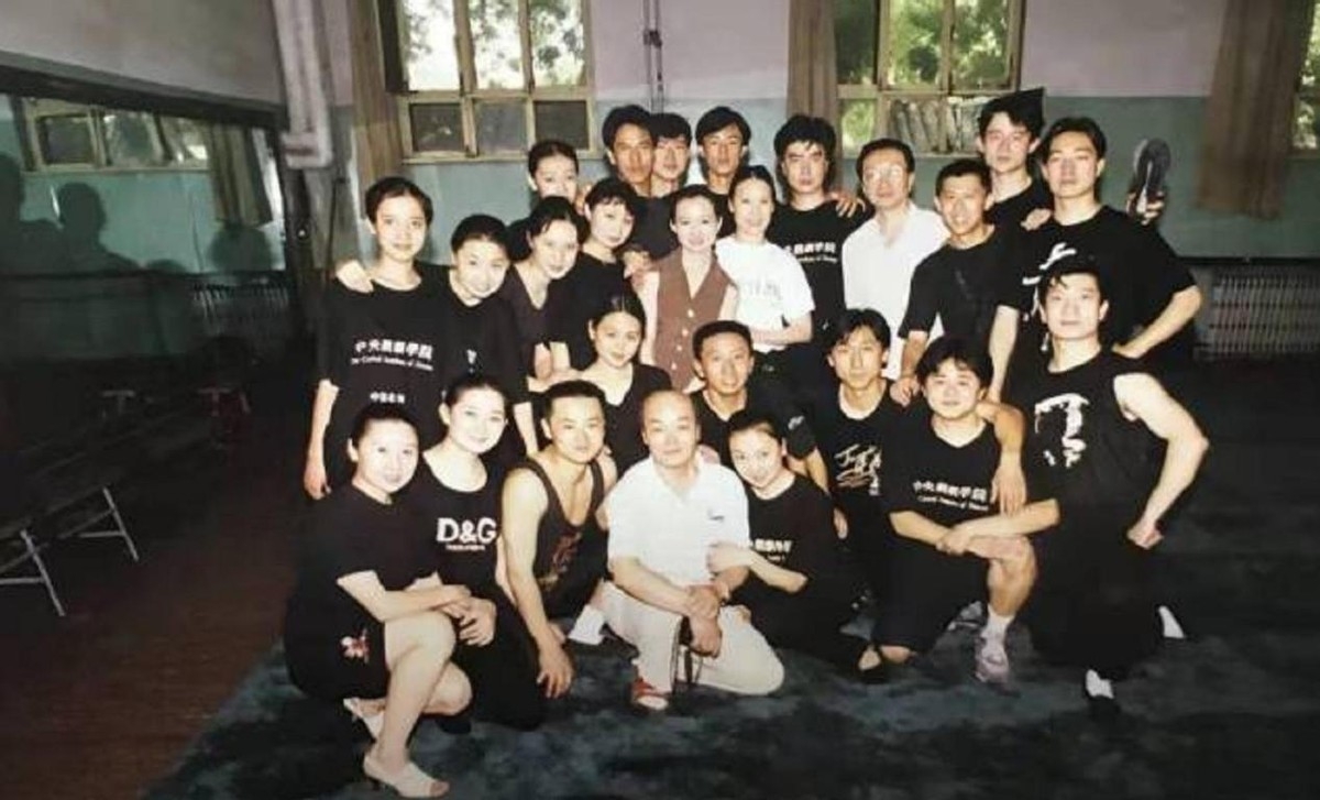 因穷被老婆嫌弃一怒之下继承家族,因为穷被女友抛弃逆袭