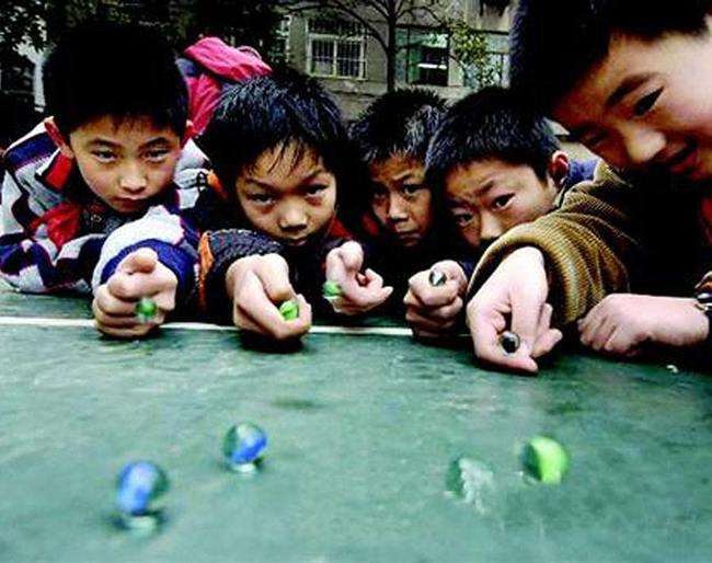 和孩子互动的弹球游戏,传统儿童游戏视频大全