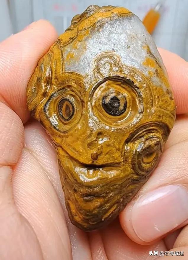 什么样的石头称为奇石,什么样的石头才是玉石