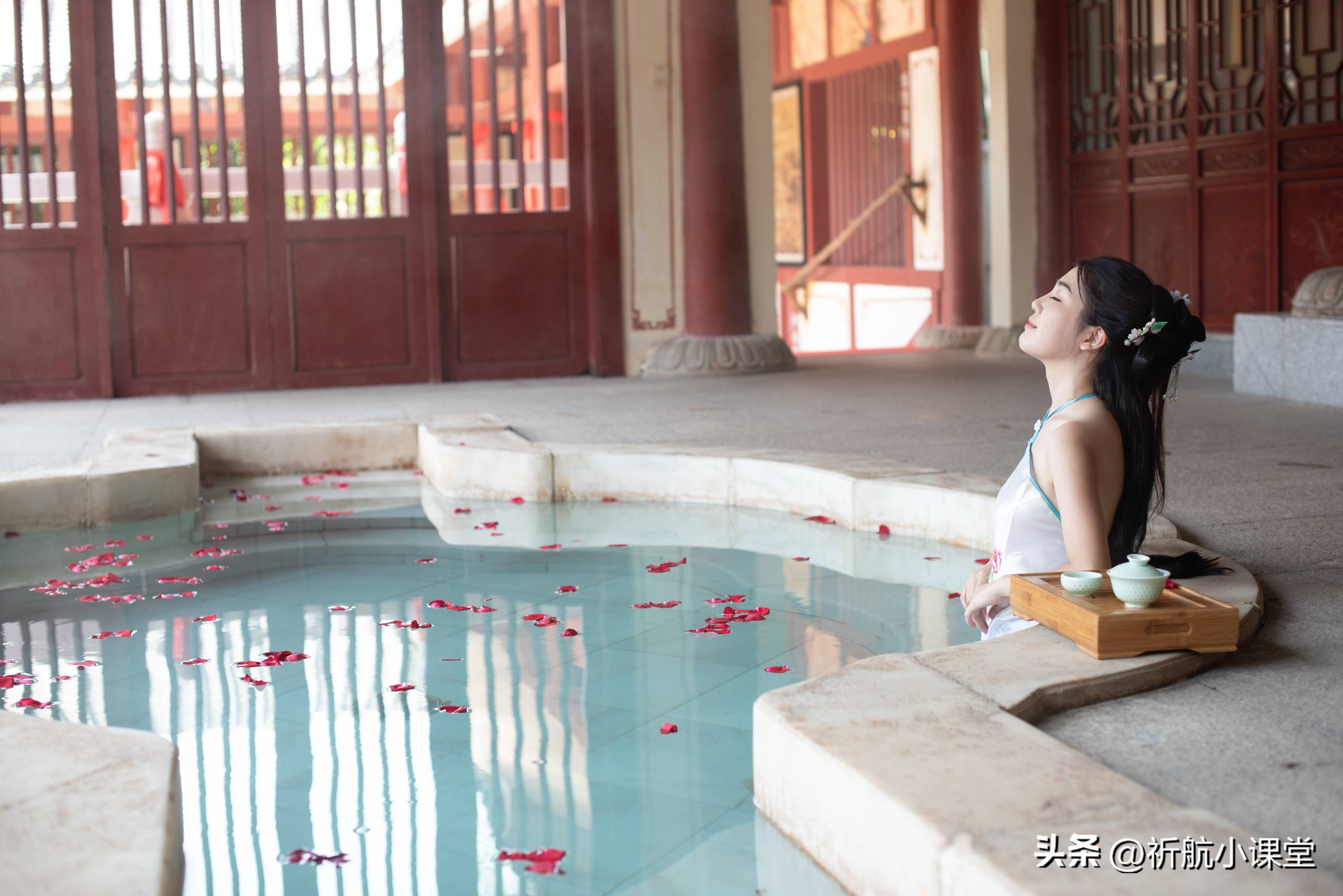 泡温泉跟会不会游泳有什么关系,泡温泉有讲究警惕温泉病