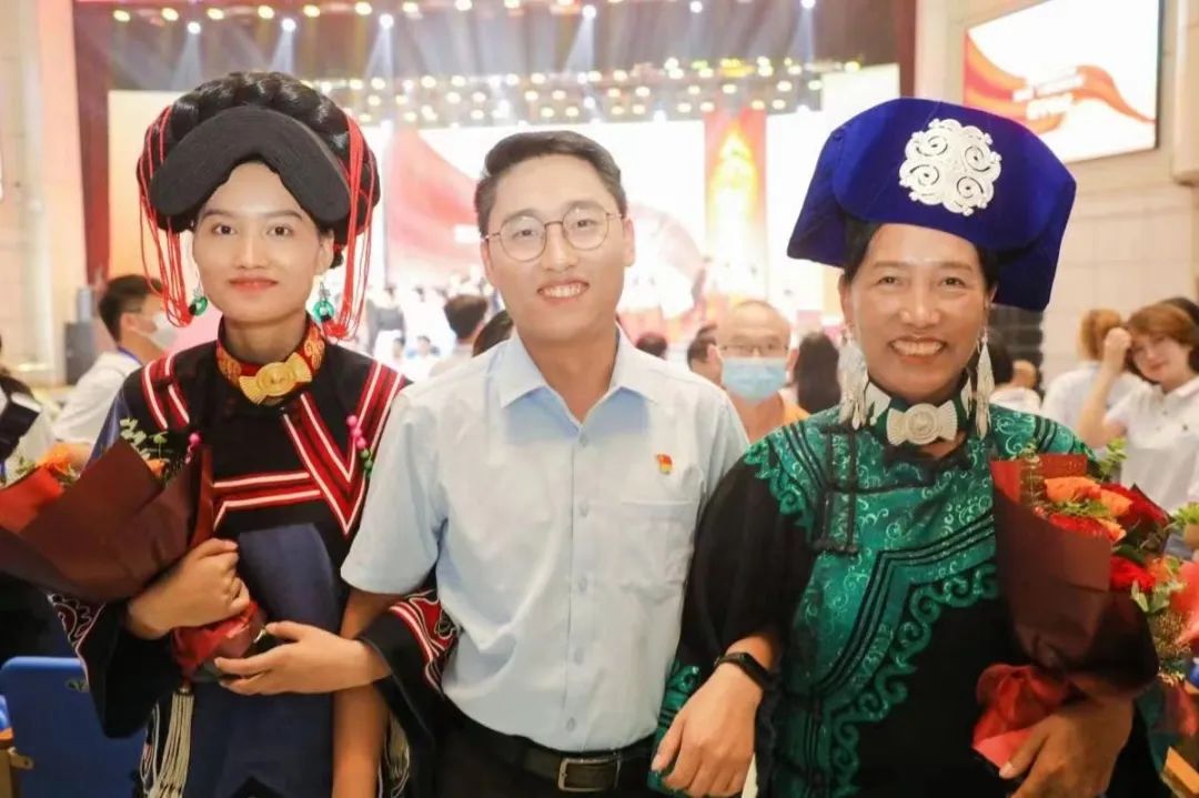 最新的5000字毕业论文范文,这篇多字毕业论文致谢令人动容