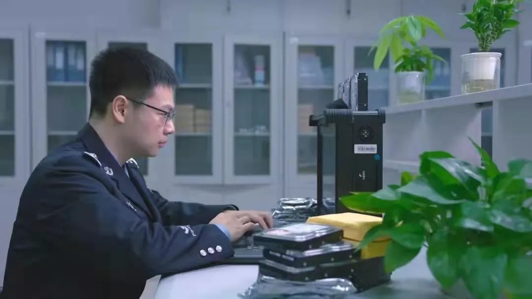 我以行动为誓，共绘绚丽未来！