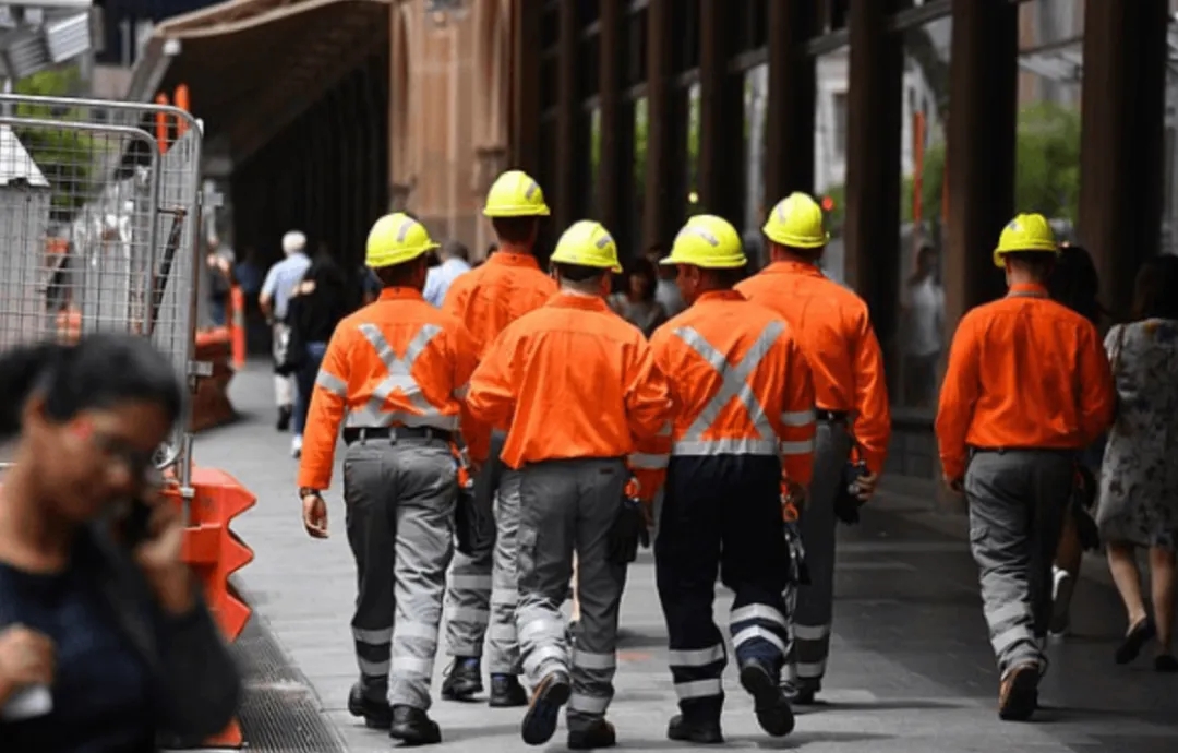 现在为什么工地上农民工找活难,工地招工难工人找活难应该怎么办