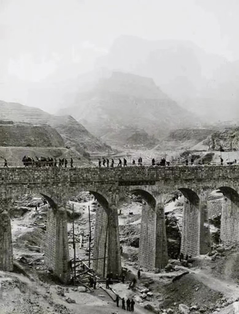 红旗渠的修建削平了1250个山头,红旗渠的修建削平了多少山头