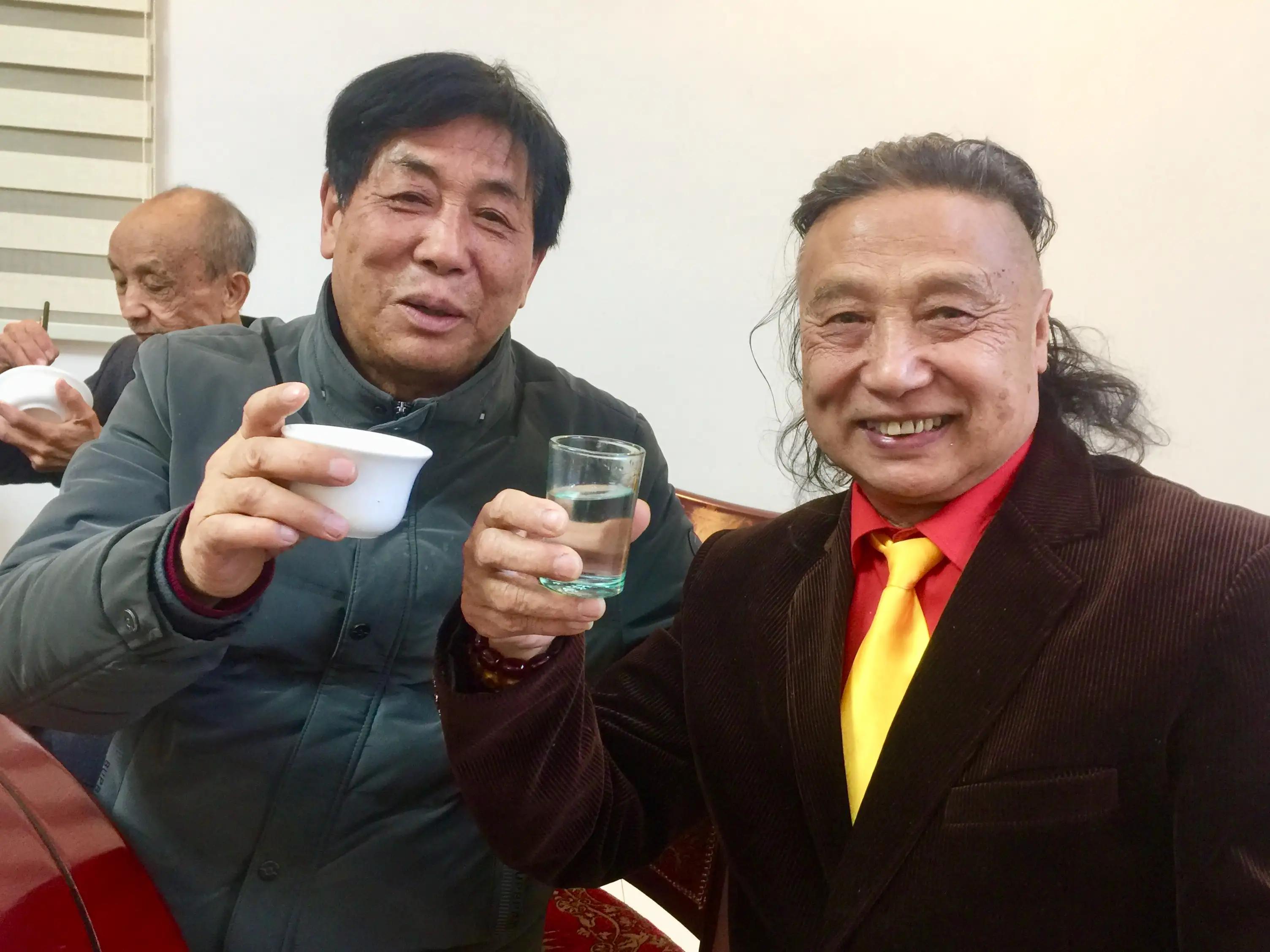 纪实：辞别三年疫情老友聚会祝贺教授新书文坛添花