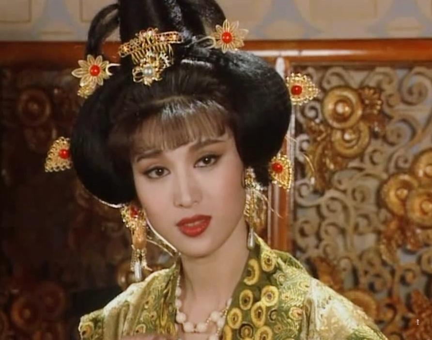 蔡少芬和周迅演的是同一个人吗,蔡少芬和周迅谁咖位比较大