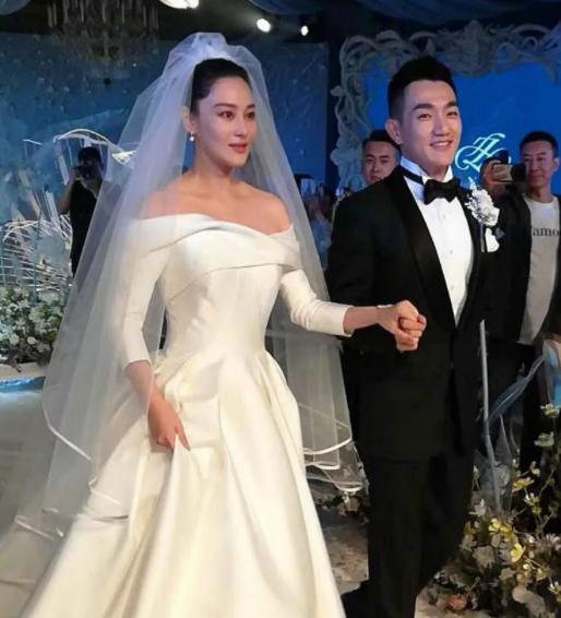 张馨予婚姻困境,张馨予与何捷结婚后宛如贤妻良母