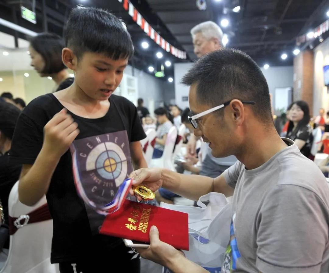 射击世界杯双冠，射击神童——盛李豪