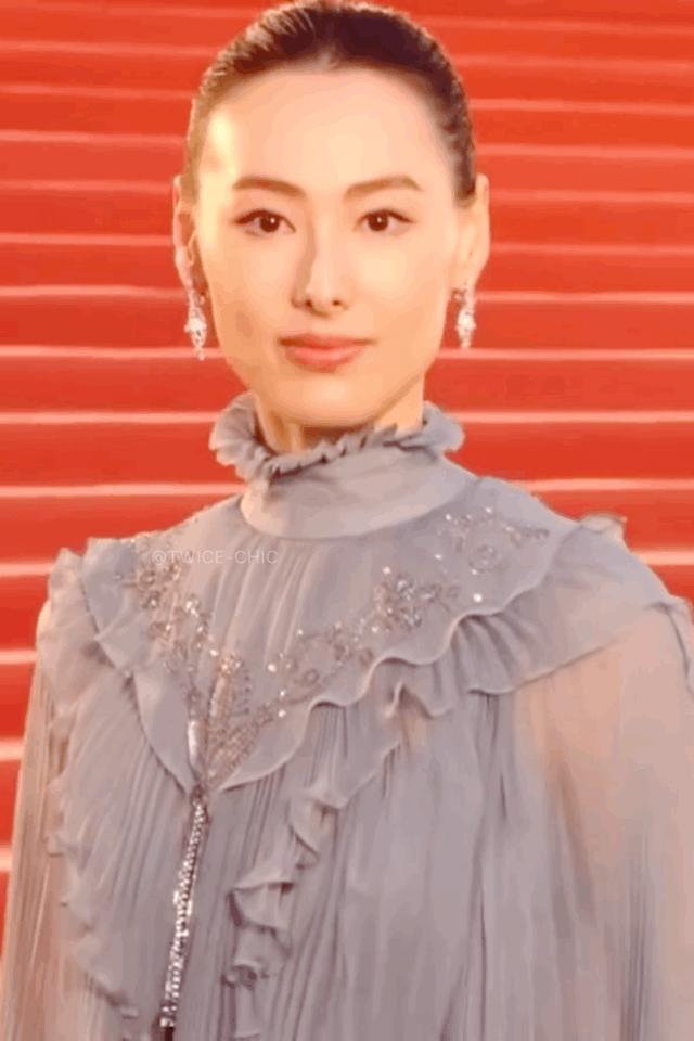 梁洛施大合照,梁洛施的富贵生活