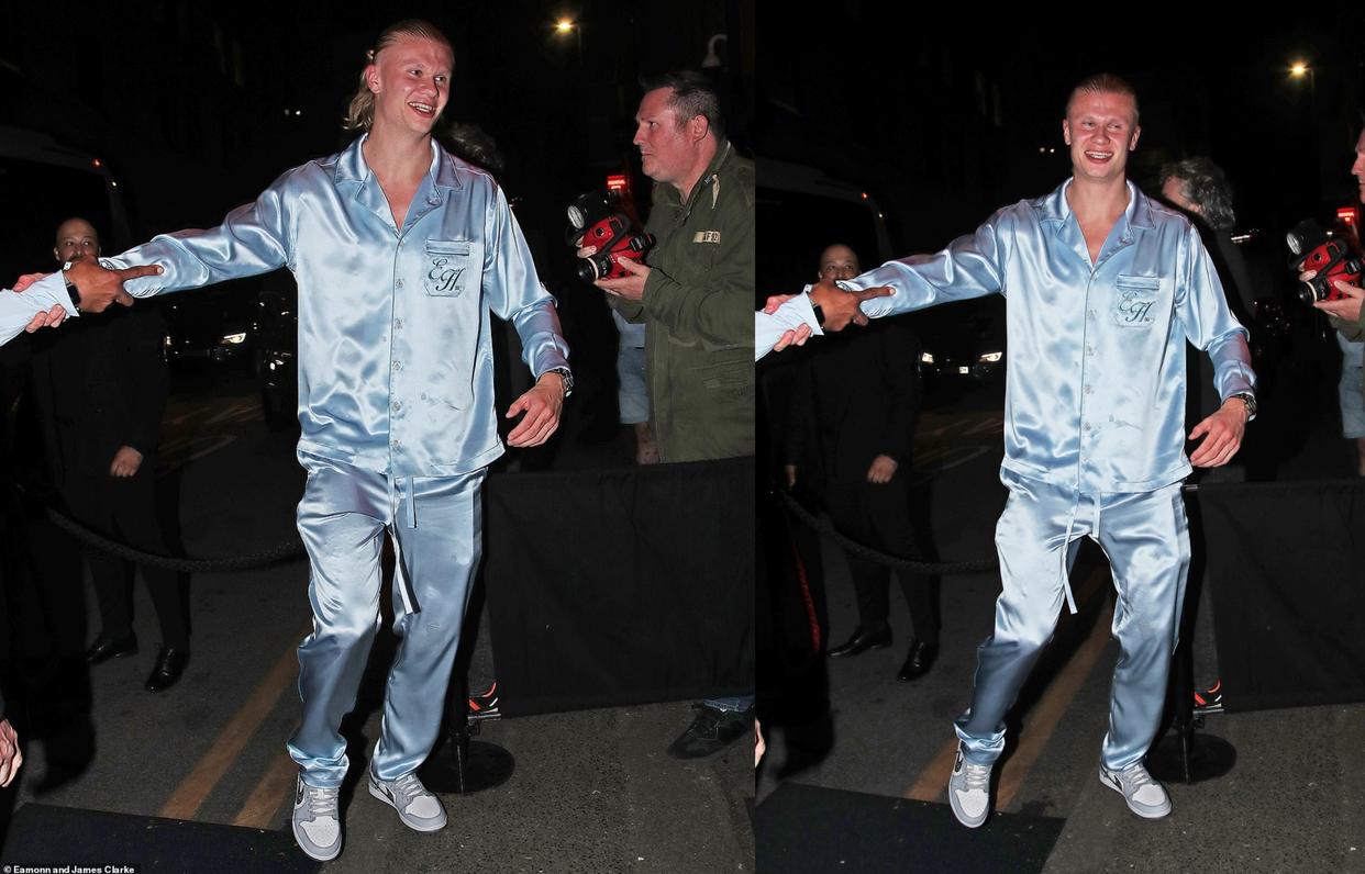 哈兰德女友夺冠狂欢,哈兰德女朋友披国旗