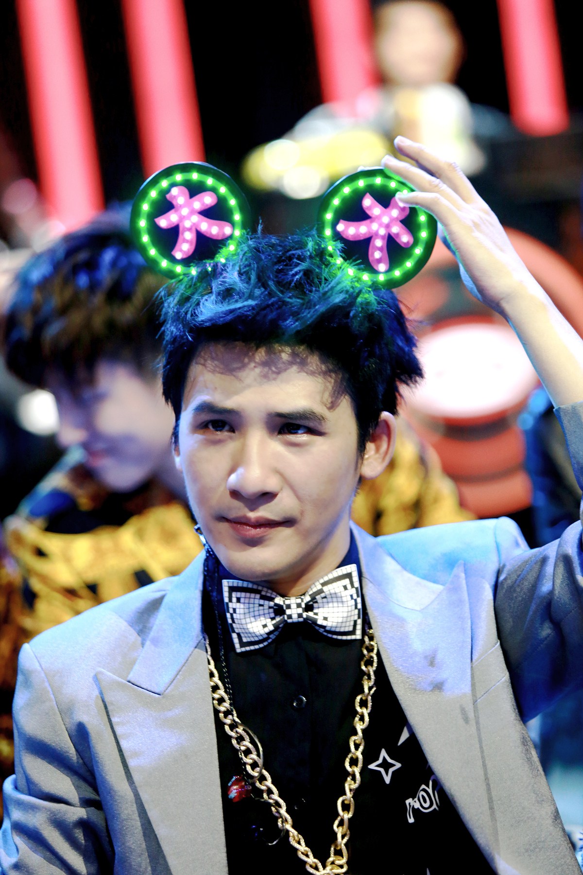 互殴、单飞、结婚，巅峰时突然解散的7个乐队，共富贵有这么难吗