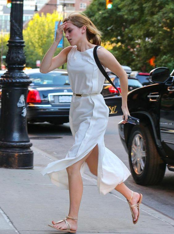 夏天穿的运动鞋凉快又好看又舒服,夏天脱下运动鞋换凉鞋