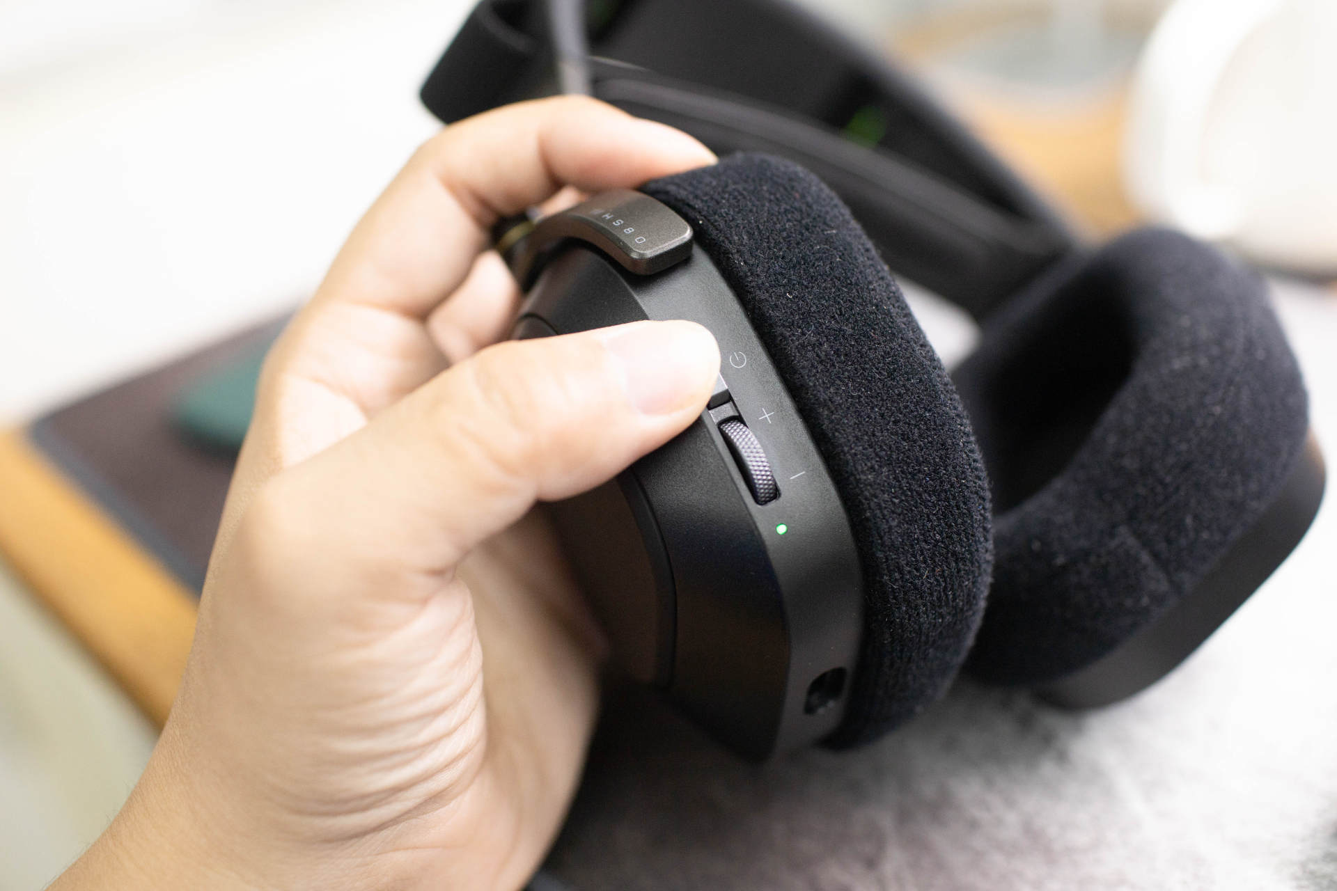 23.8英寸显示器桌面效果,桌面1.3米扩展显示器