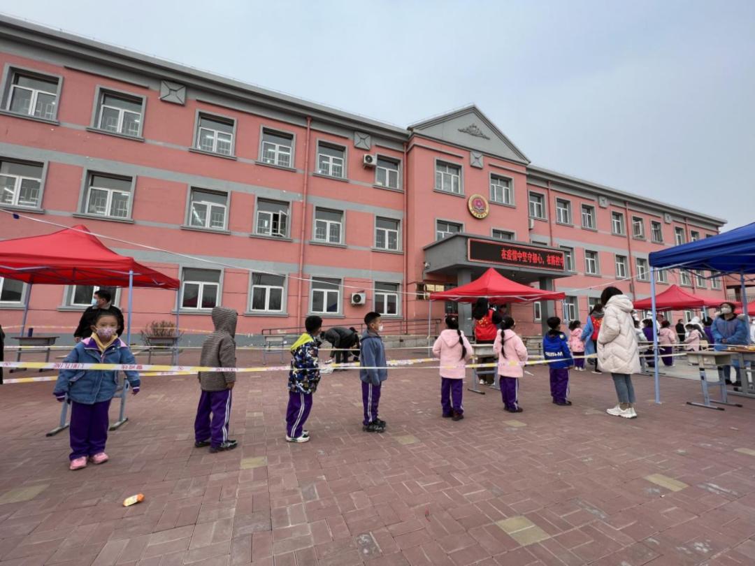 街道顺利开展核酸检测工作,高效有序街道开展全员核酸检测