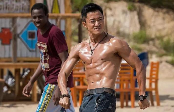 7次断手、全身100多针、大小便*禁失**，这些武打明星让人动容