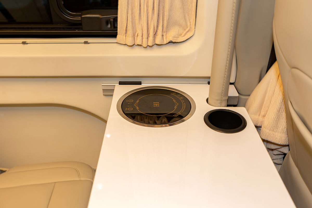 升顶b型房车可睡六人,升顶4座旅居车