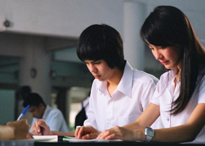 泰国富豪19岁发家致富,泰国男生卖海苔致富