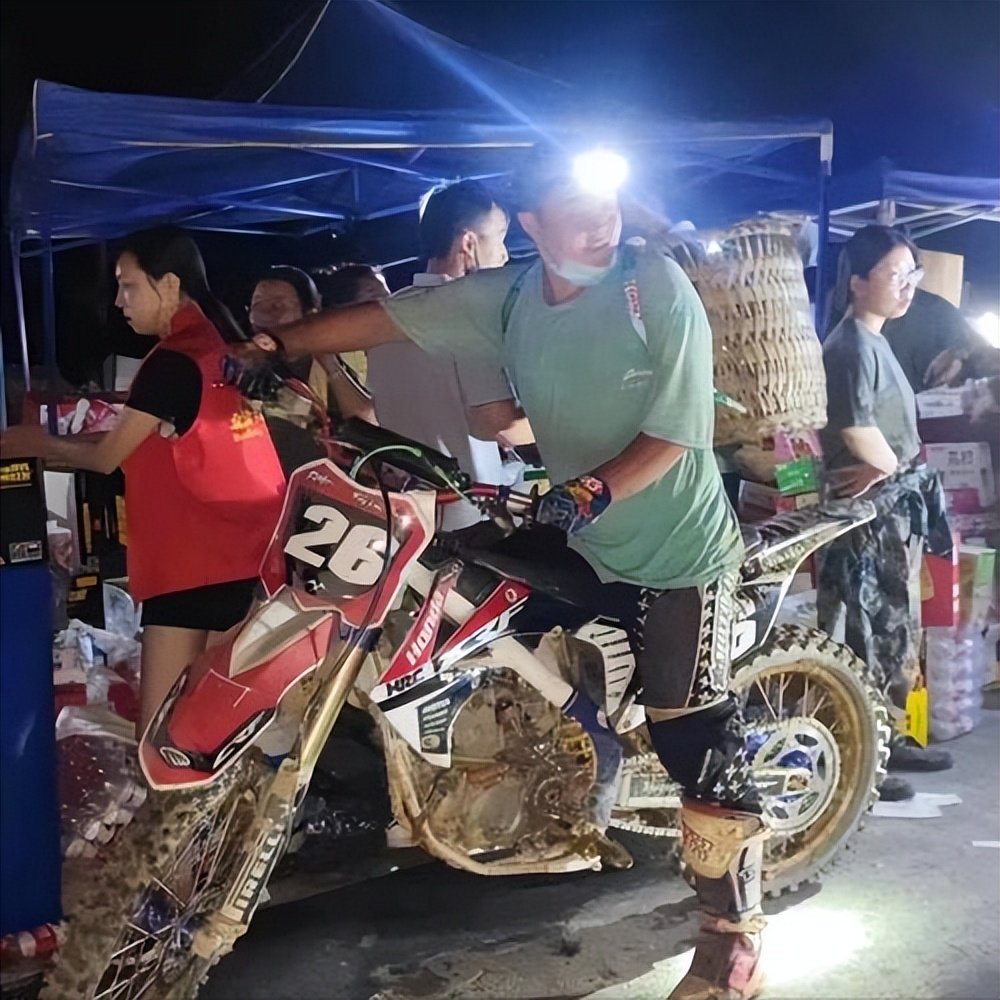 重庆龙麻子逆行者,重庆救火英雄龙麻子评论