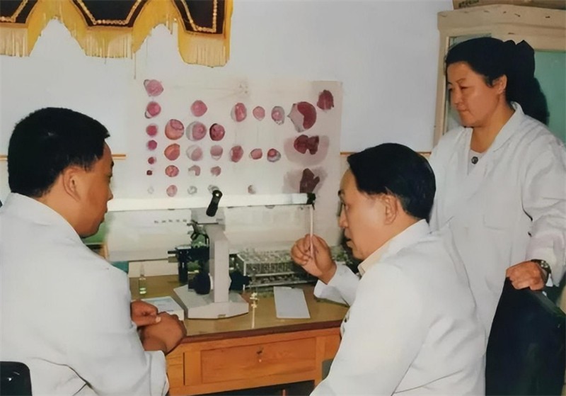 张亭栋：独创*霜砒**治疗法，让人匪夷所思，他却让世界感受中医魅力