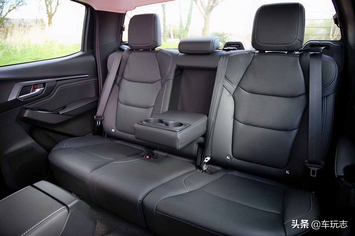 长城炮对比五十铃dmax,五十铃d-max顶配皮卡价格