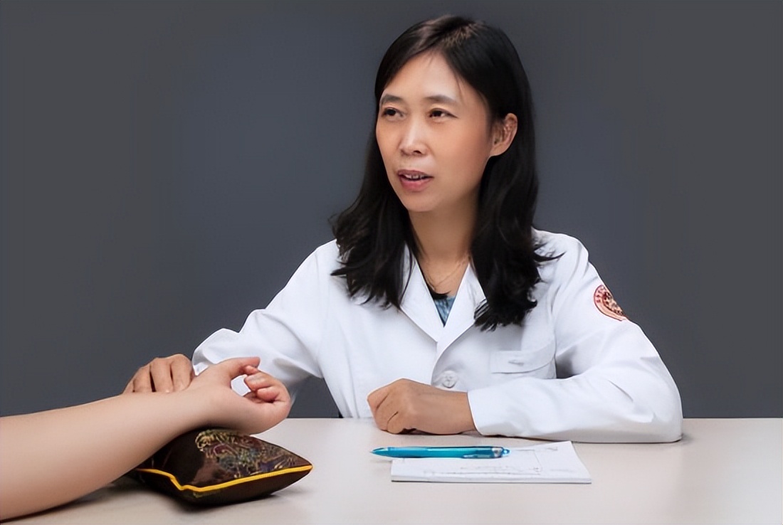 前胸后背痘痘怎么消除,前胸后背长了痘痘日常卫生要重视